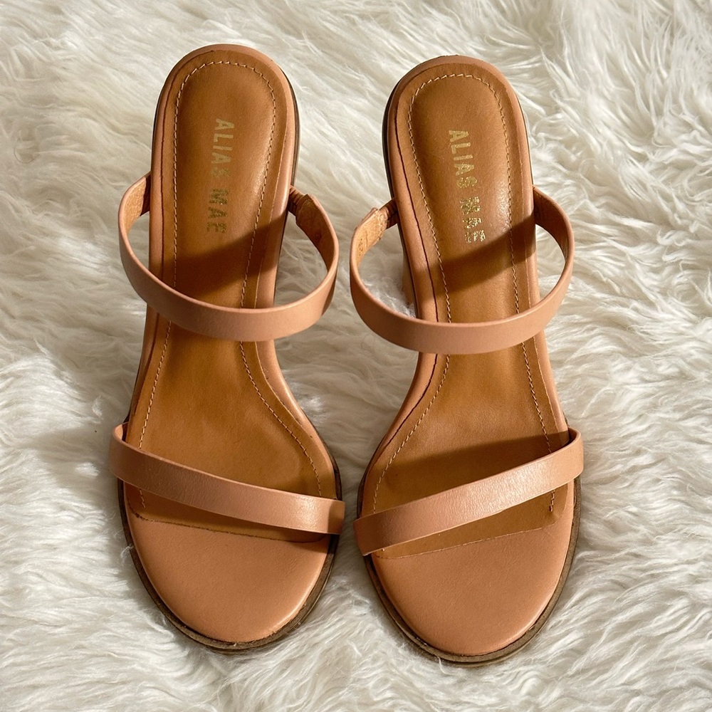 Alias Mae Blush Nude slip on heels size 36